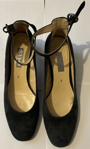 Low heeled women - low,